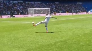 mendy-rate-ses-jongles-lors-de-sa-presentation-a-bernabeu