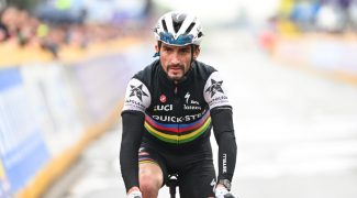 alaphilippe-grosse-boulette-a-stade-2