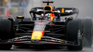 verstappen-danse-sous-la-pluie-en-autriche