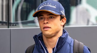 de-vries-sort-du-silence