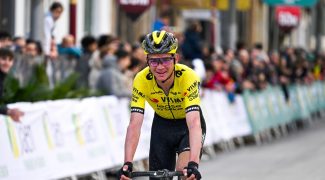 tour-de-catalogne-kuss-en-patron-de-la-visma-lease-a-bike