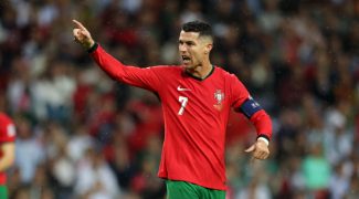 ronaldo-pique-une-colere-puis-offre-un-recital