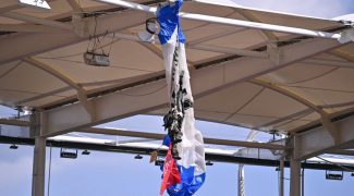 frayeur-a-toulouse-un-parachutiste-bloque-sur-le-toit-du-stade