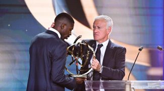 deschamps-recadre-lun-de-ses-joueurs-en-direct