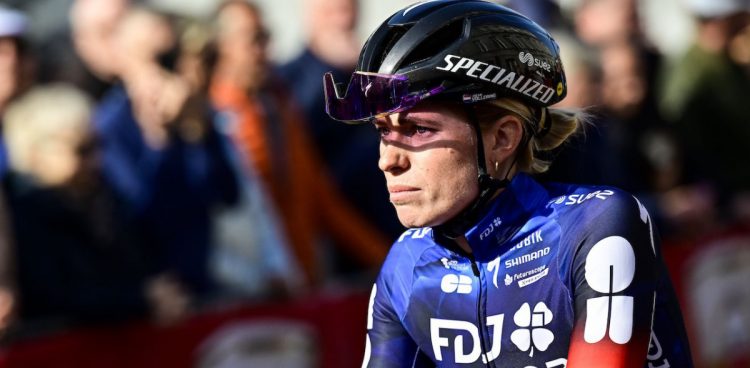 vuelta-vollering-prend-la-tete-du-general